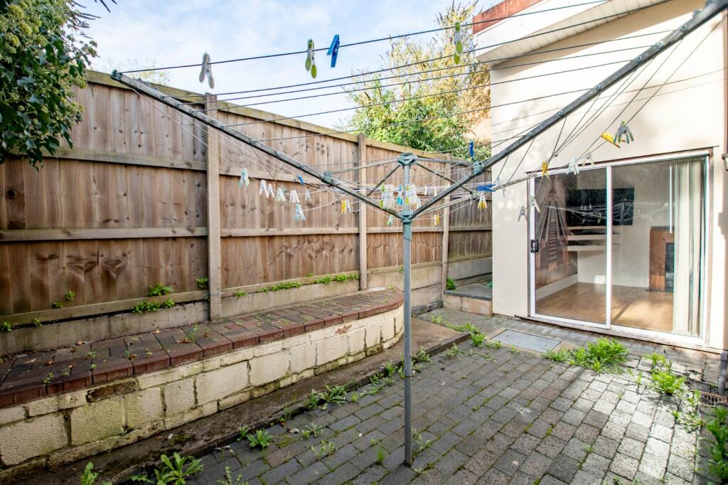 4 bed Semi-Detached