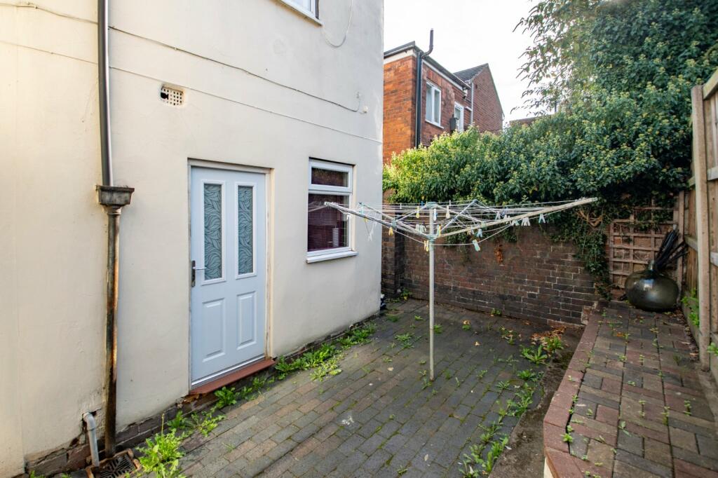4 bed Semi-Detached