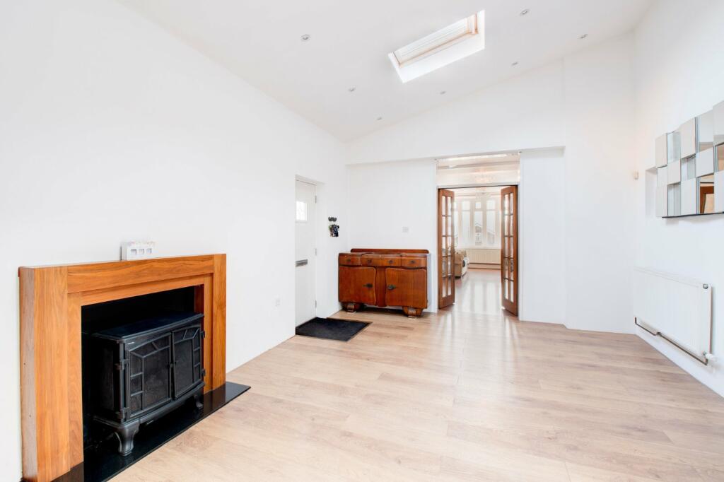 4 bed Semi-Detached