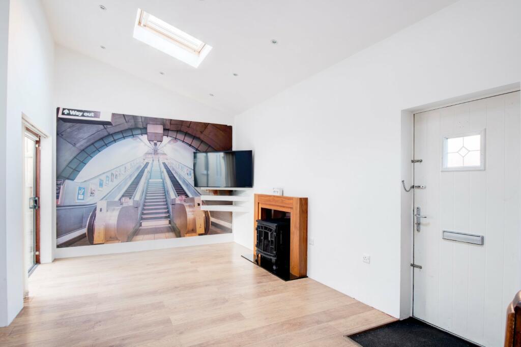4 bed Semi-Detached