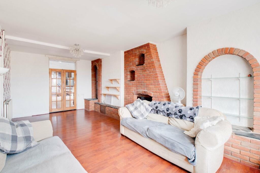 4 bed Semi-Detached