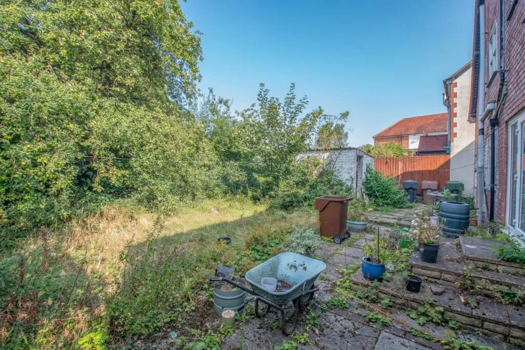 5 bed Detached