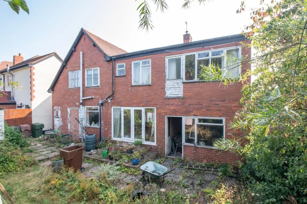 5 bed Detached