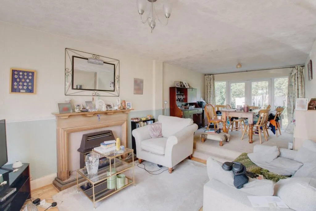 5 bed Detached