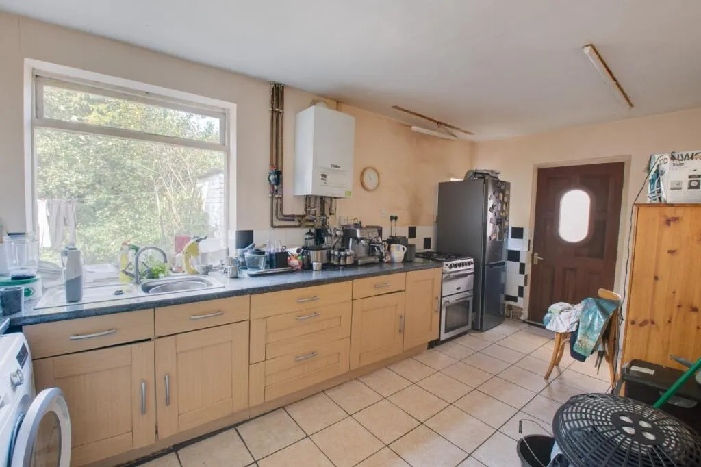 5 bed Detached