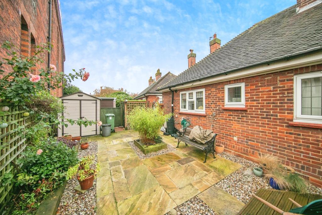 2 bed Semi-Detached Bungalow