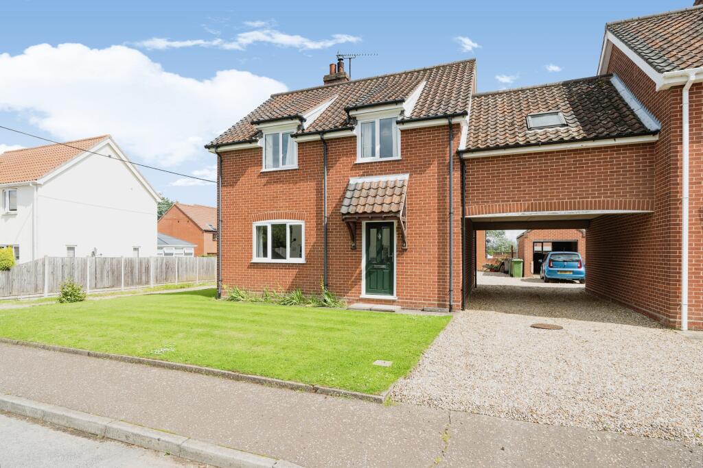 4 bed Link Detached House