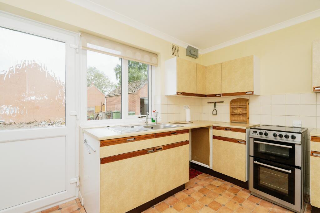 4 bed Link Detached House