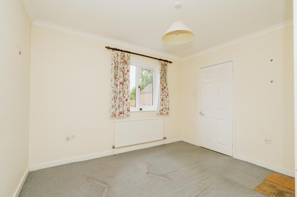 4 bed Link Detached House