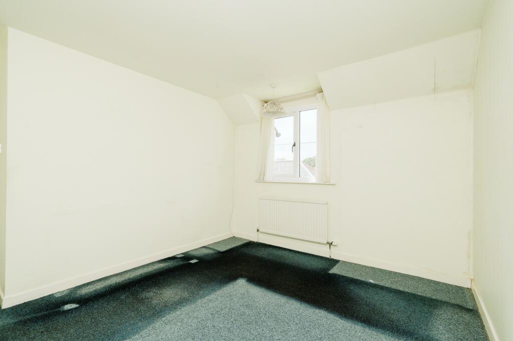 4 bed Link Detached House