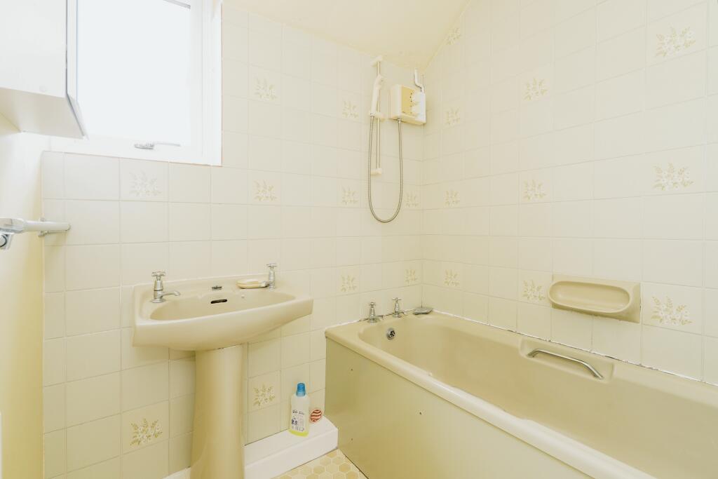 4 bed Link Detached House