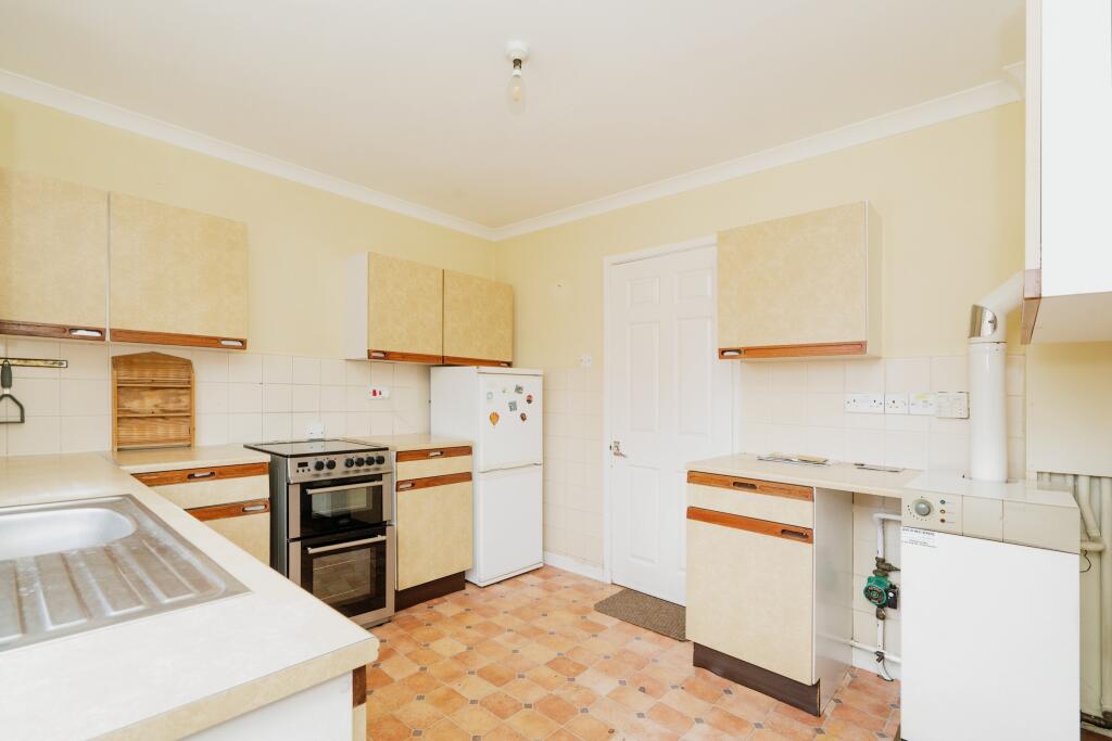 4 bed Link Detached House