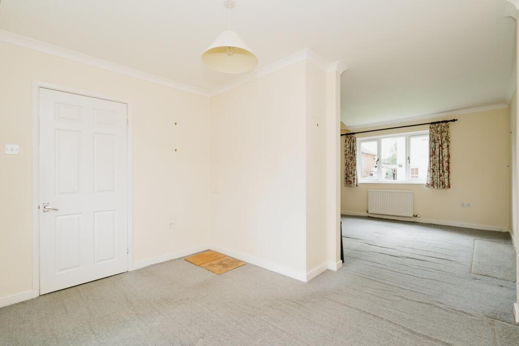 4 bed Link Detached House