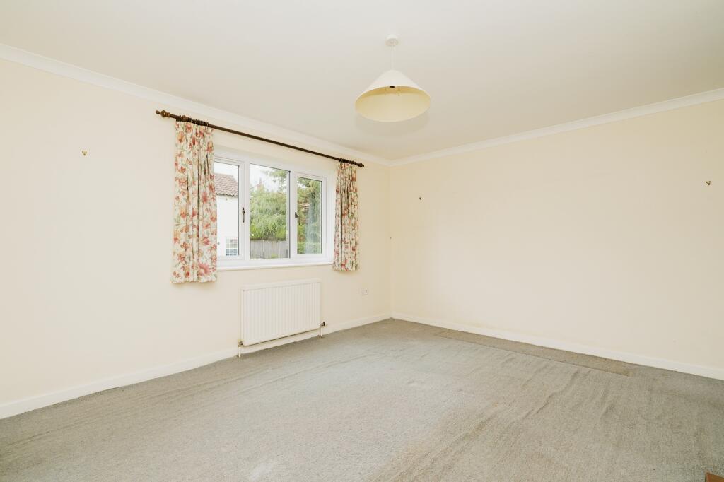 4 bed Link Detached House