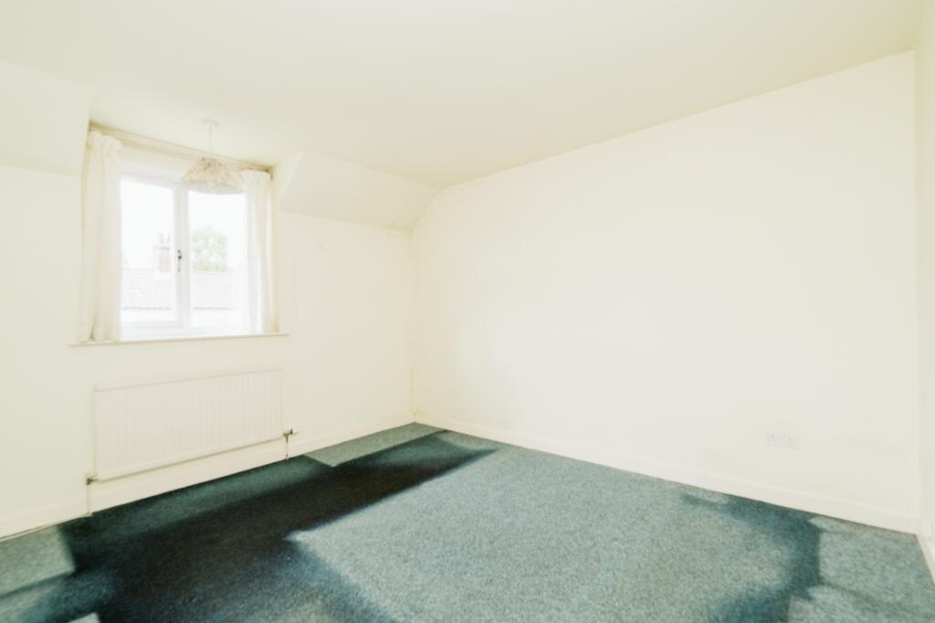 4 bed Link Detached House