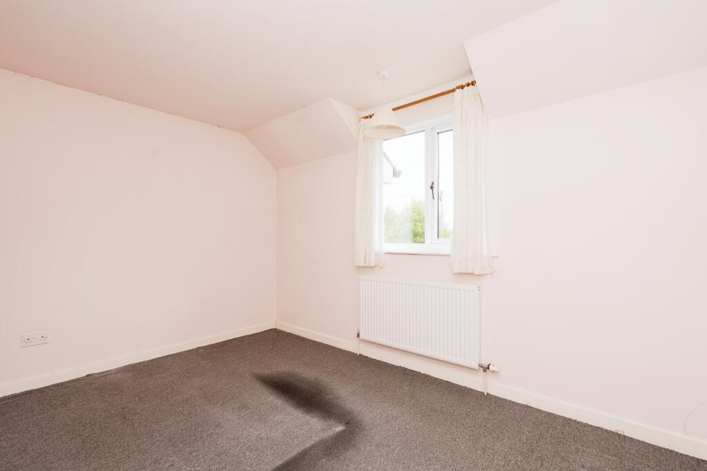 4 bed Link Detached House