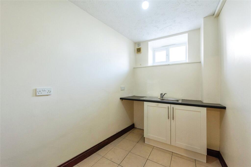 5 bed Town House