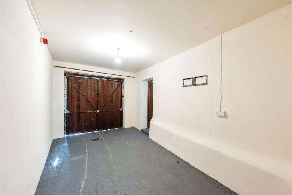 5 bed Town House