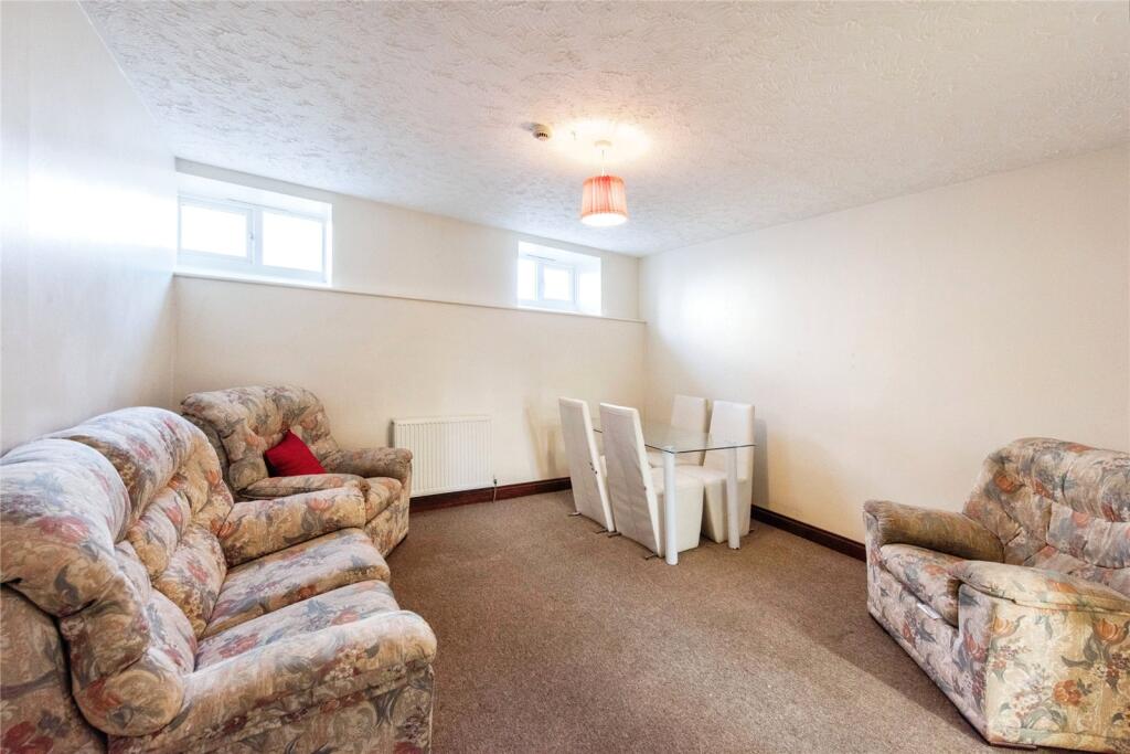 5 bed Town House