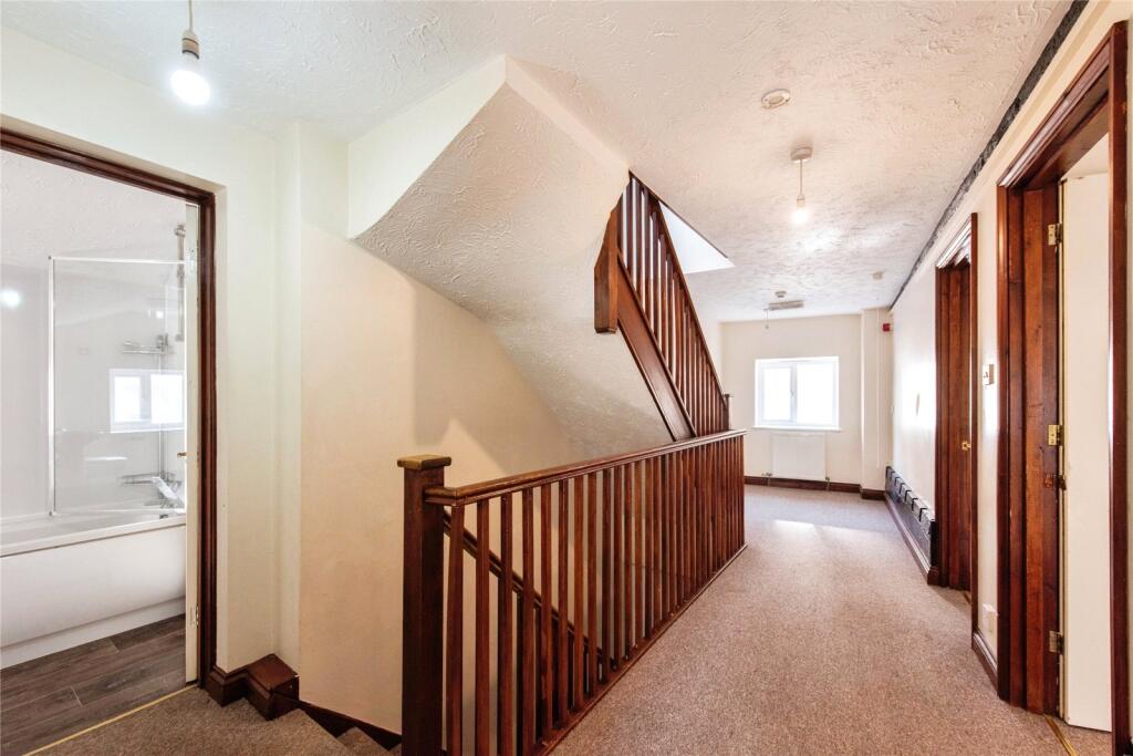 5 bed Town House