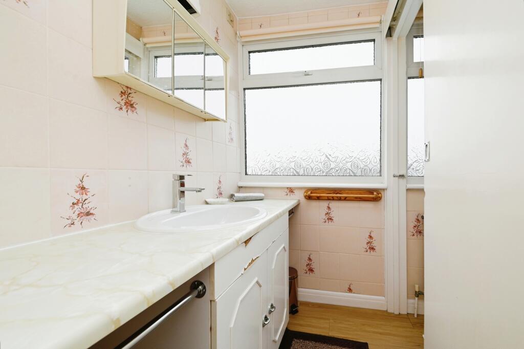 4 bed Detached