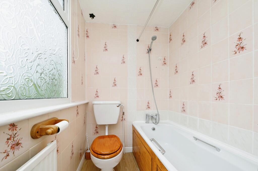 4 bed Detached