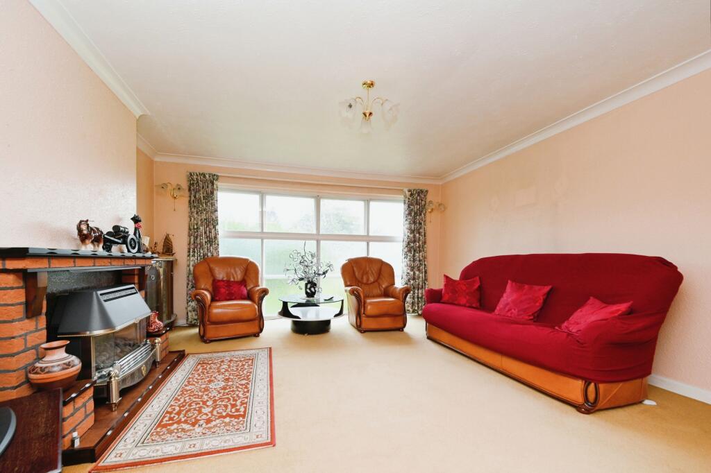 4 bed Detached