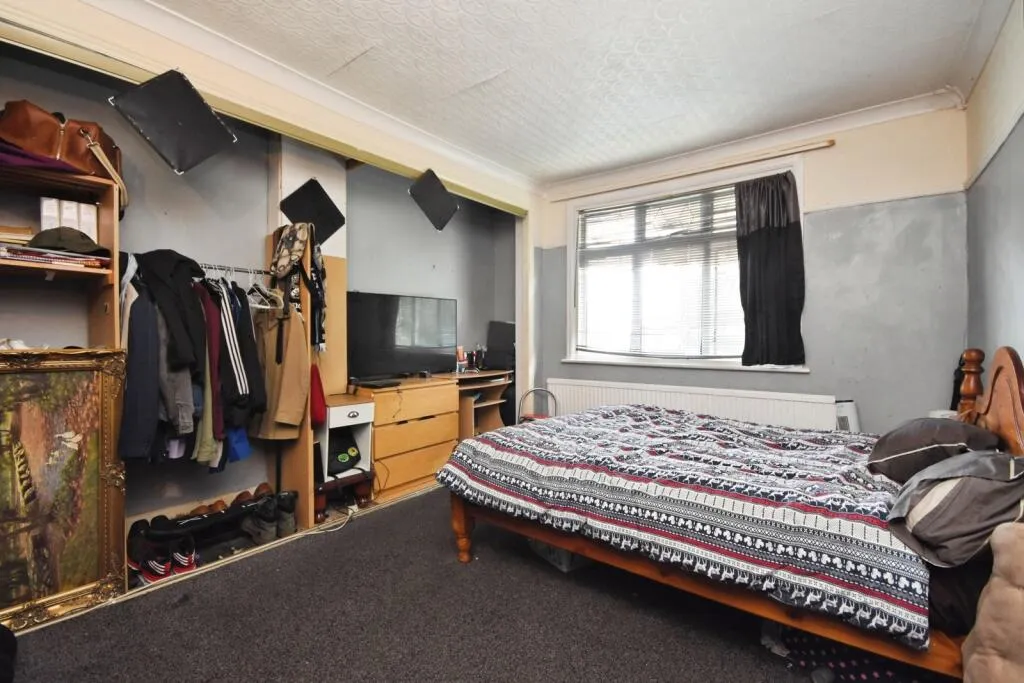 4 bed Semi-Detached