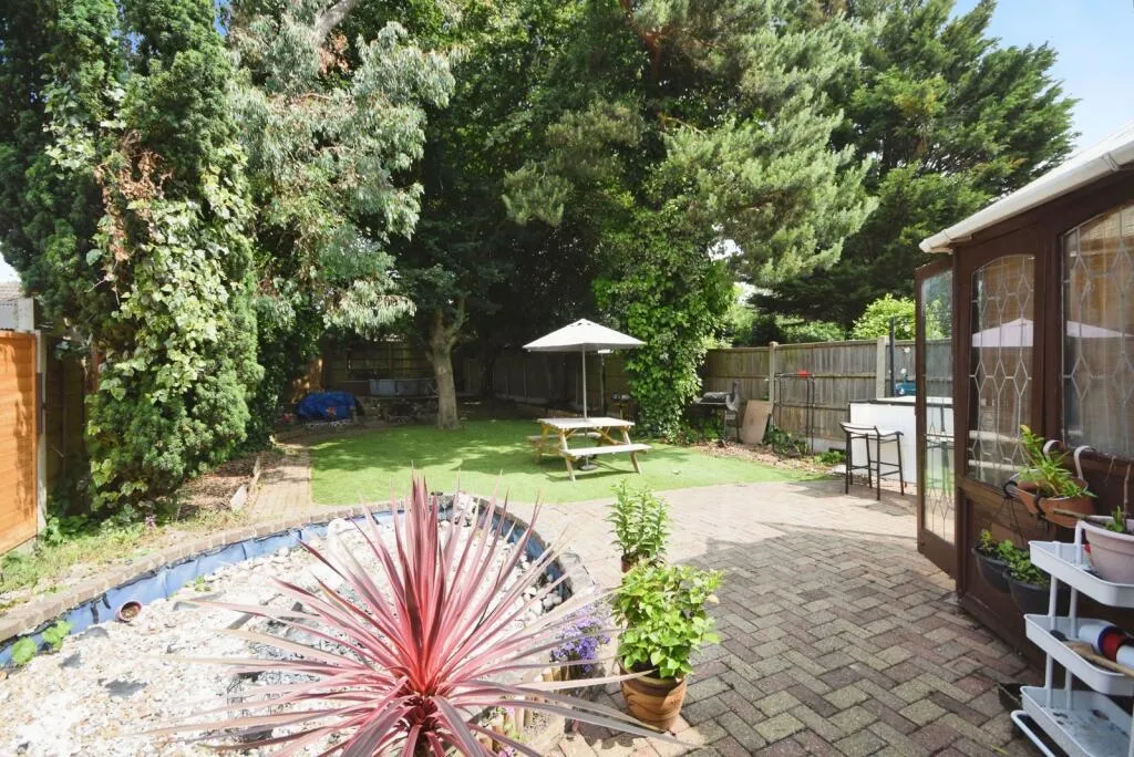 4 bed Semi-Detached