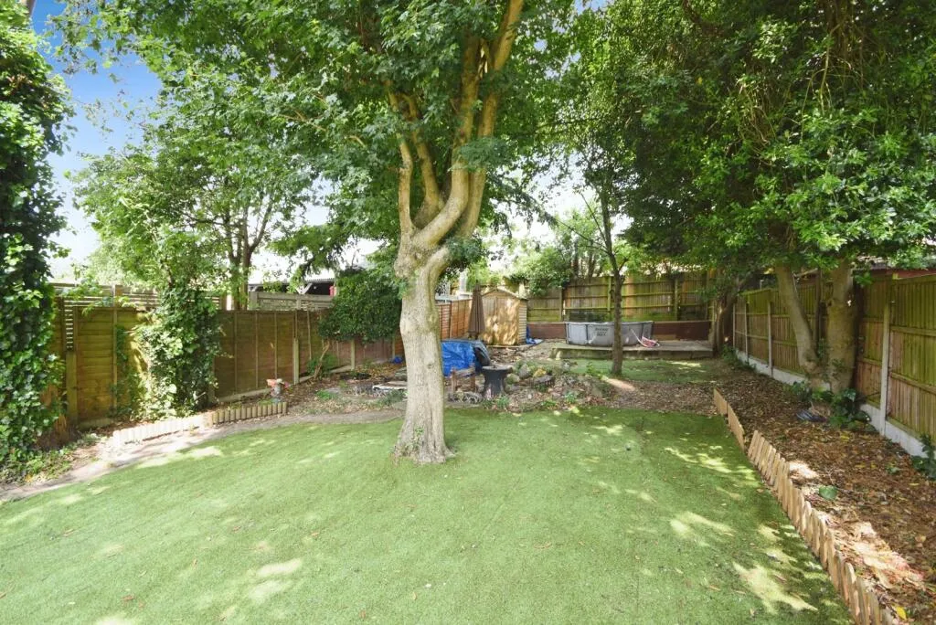4 bed Semi-Detached