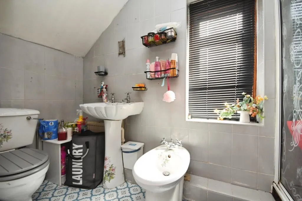 4 bed Semi-Detached