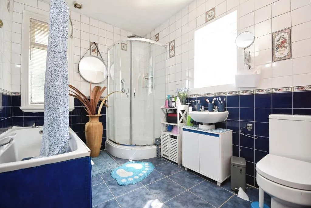 4 bed Semi-Detached