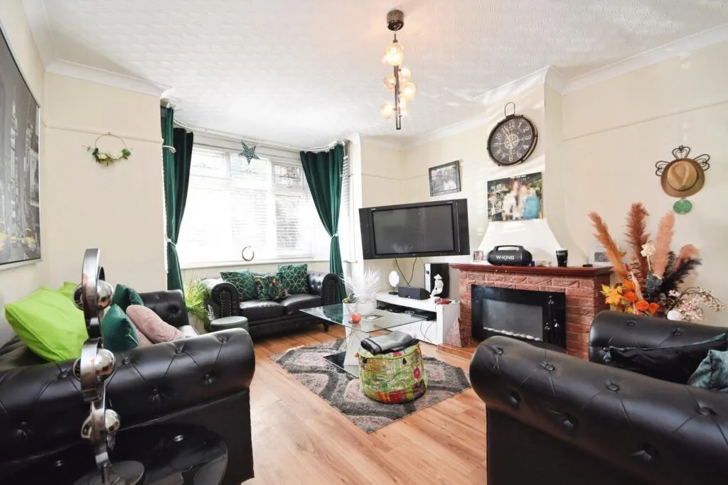4 bed Semi-Detached