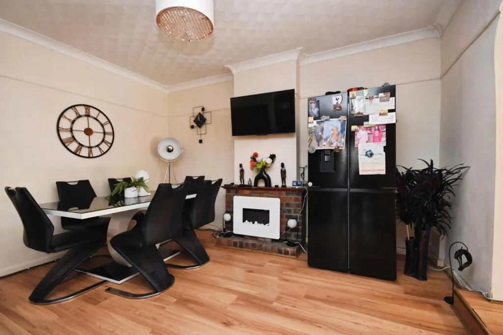 4 bed Semi-Detached