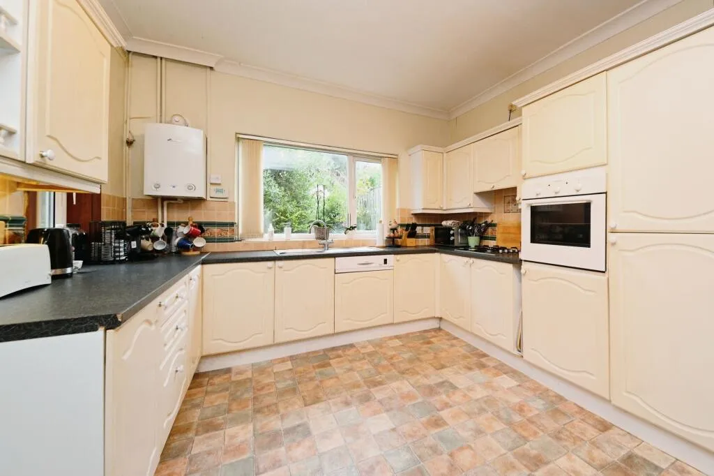 5 bed Terraced