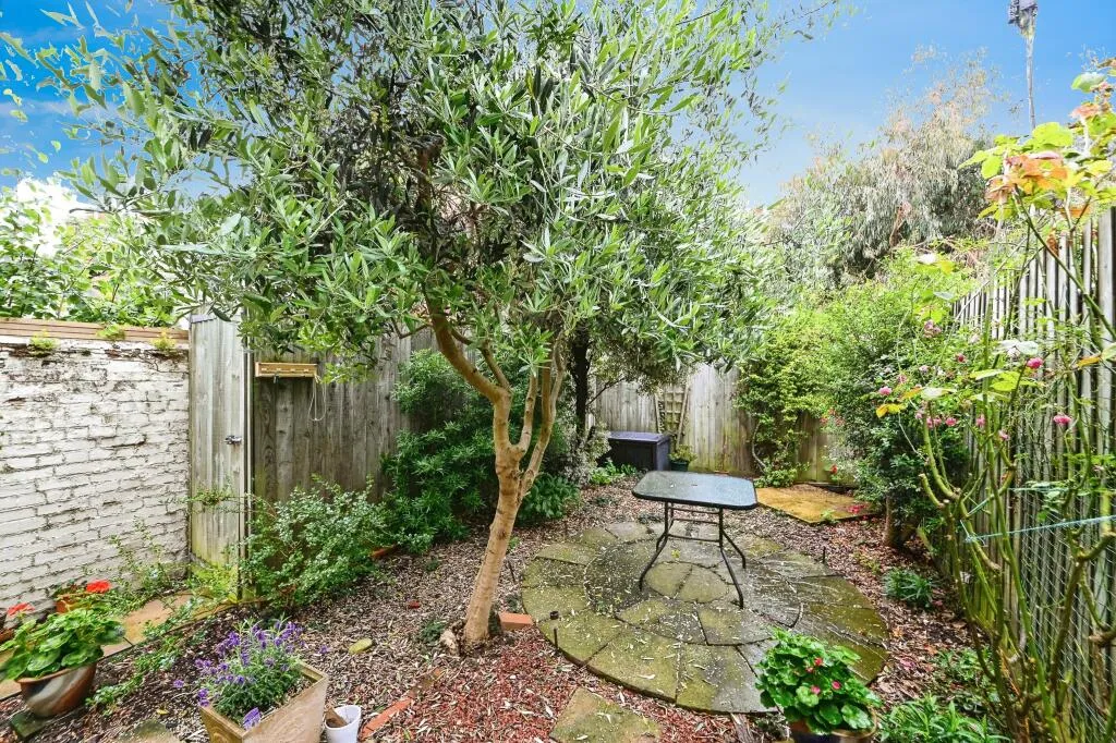 5 bed Terraced