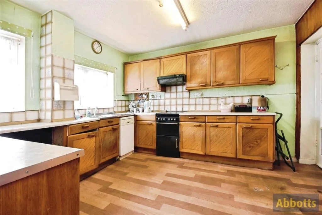 4 bed Semi-Detached