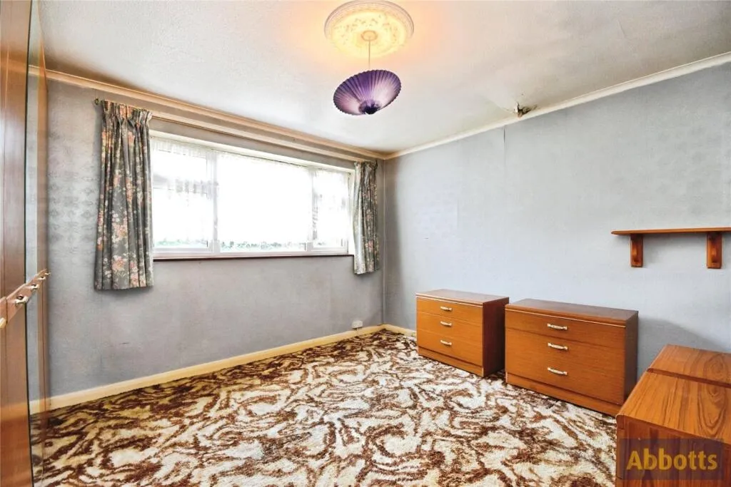 4 bed Semi-Detached