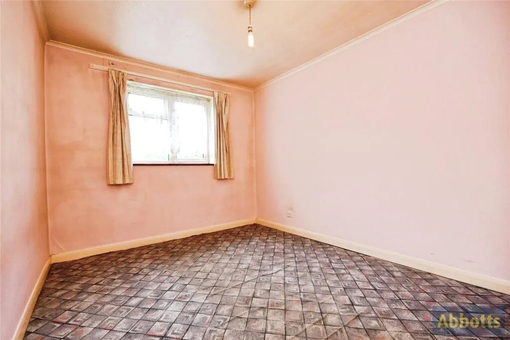 4 bed Semi-Detached