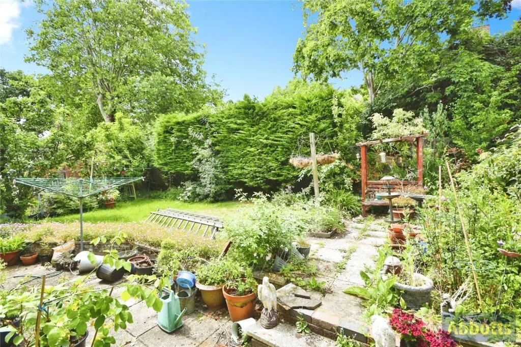 4 bed Semi-Detached