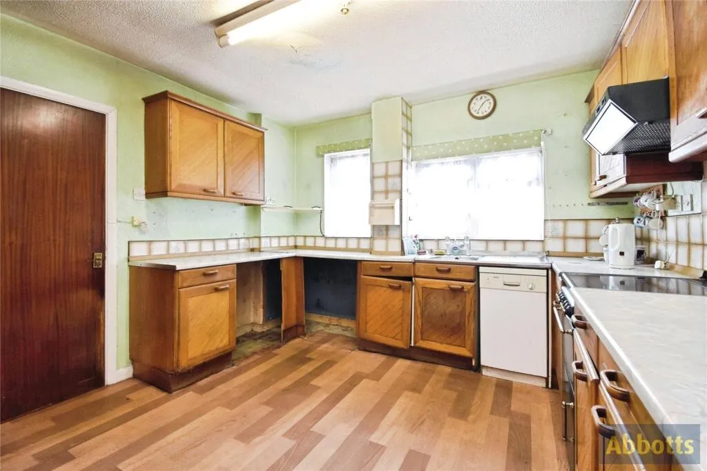 4 bed Semi-Detached
