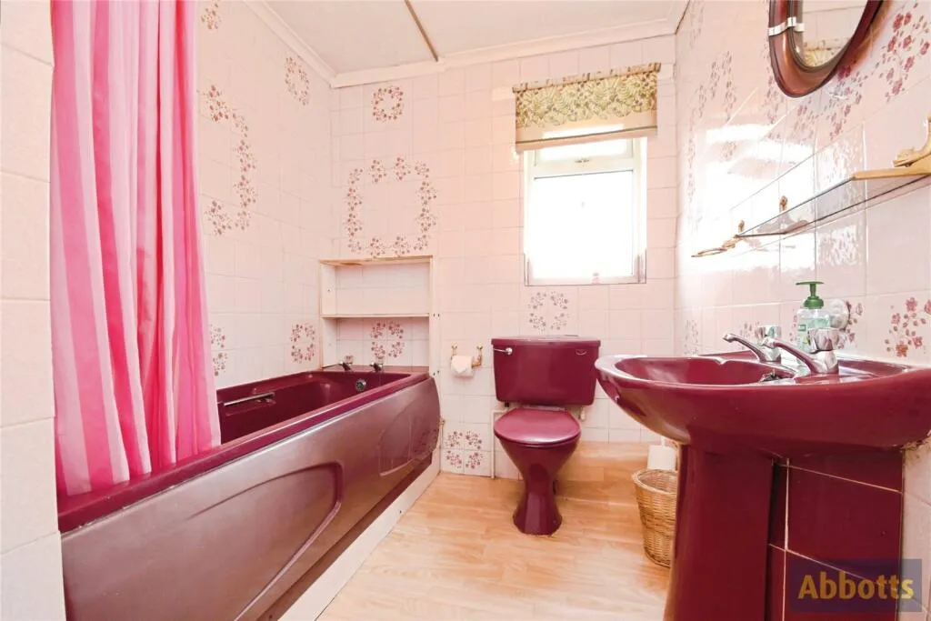 4 bed Semi-Detached