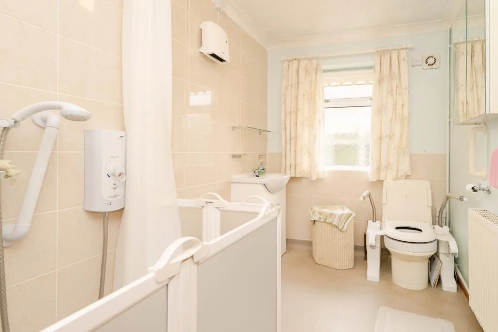 2 bed Semi-Detached Bungalow