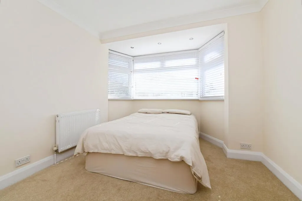 4 bed Semi-Detached