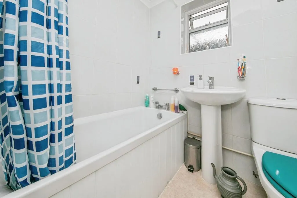 3 bed Semi-Detached Bungalow