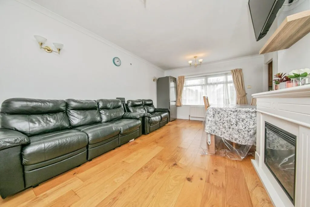 3 bed Semi-Detached Bungalow
