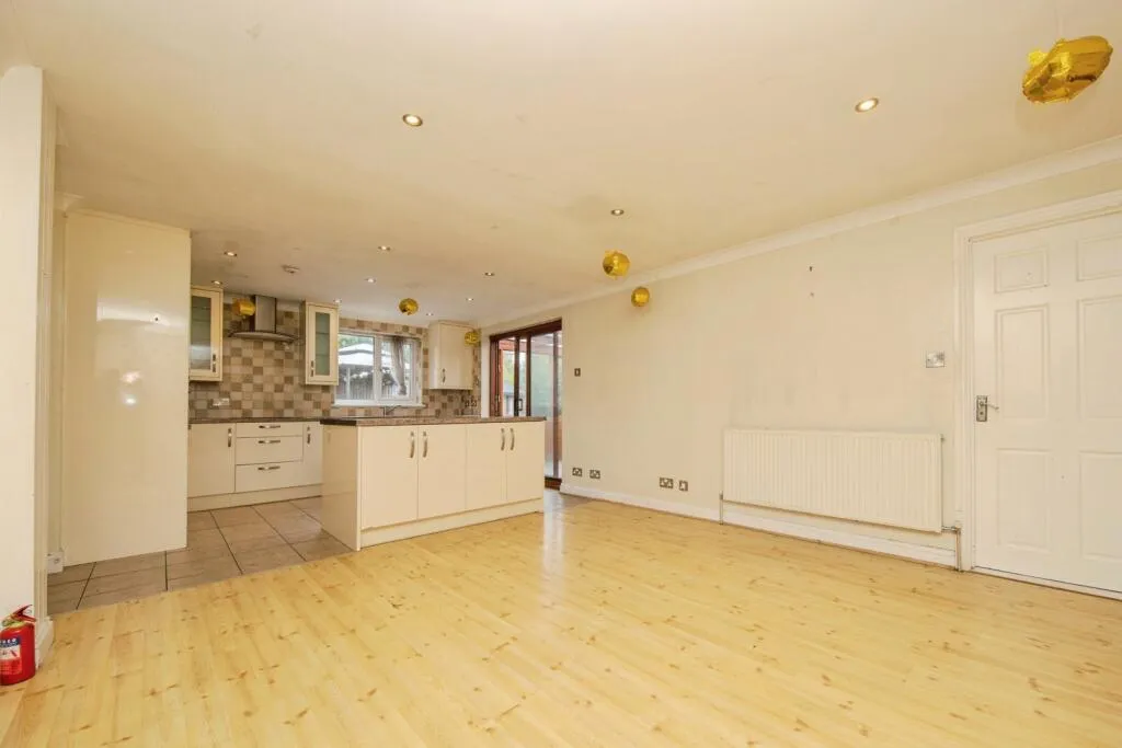 4 bed Terraced