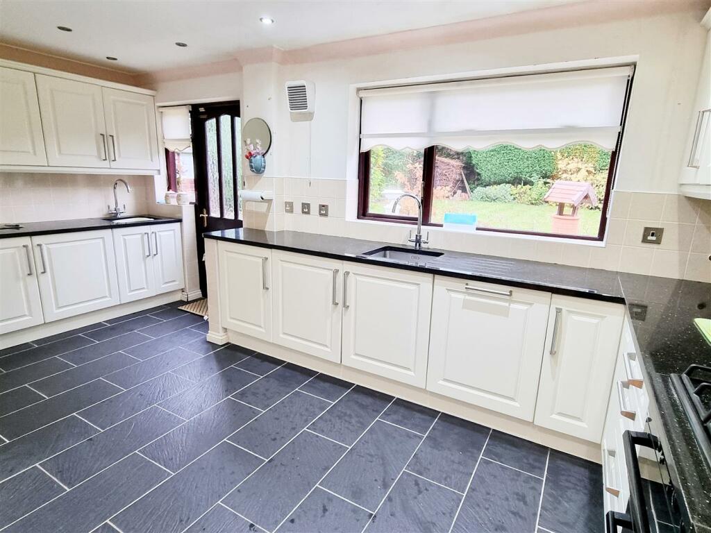 4 bed Detached Bungalow