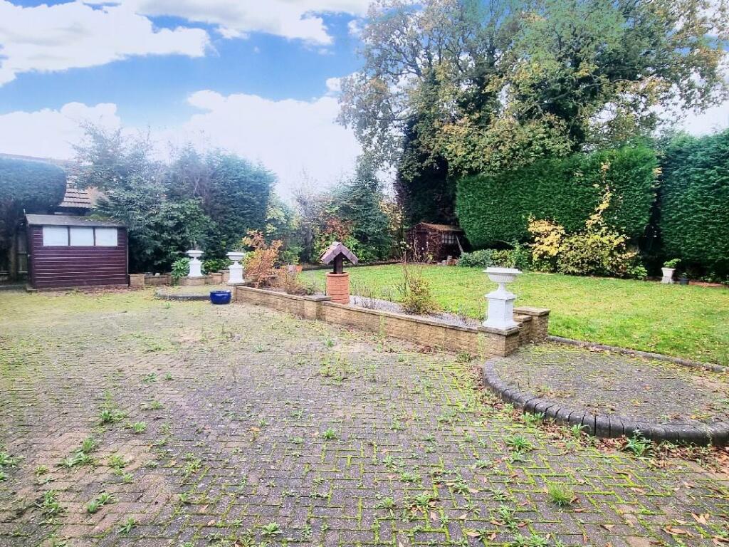 4 bed Detached Bungalow