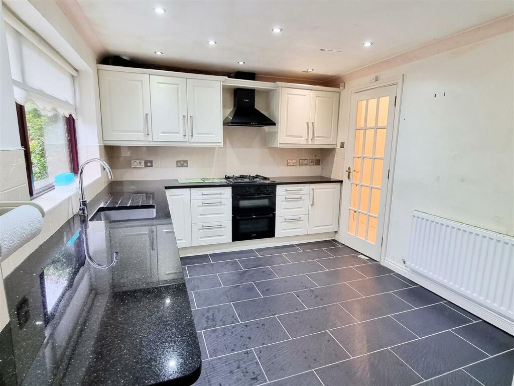 4 bed Detached Bungalow